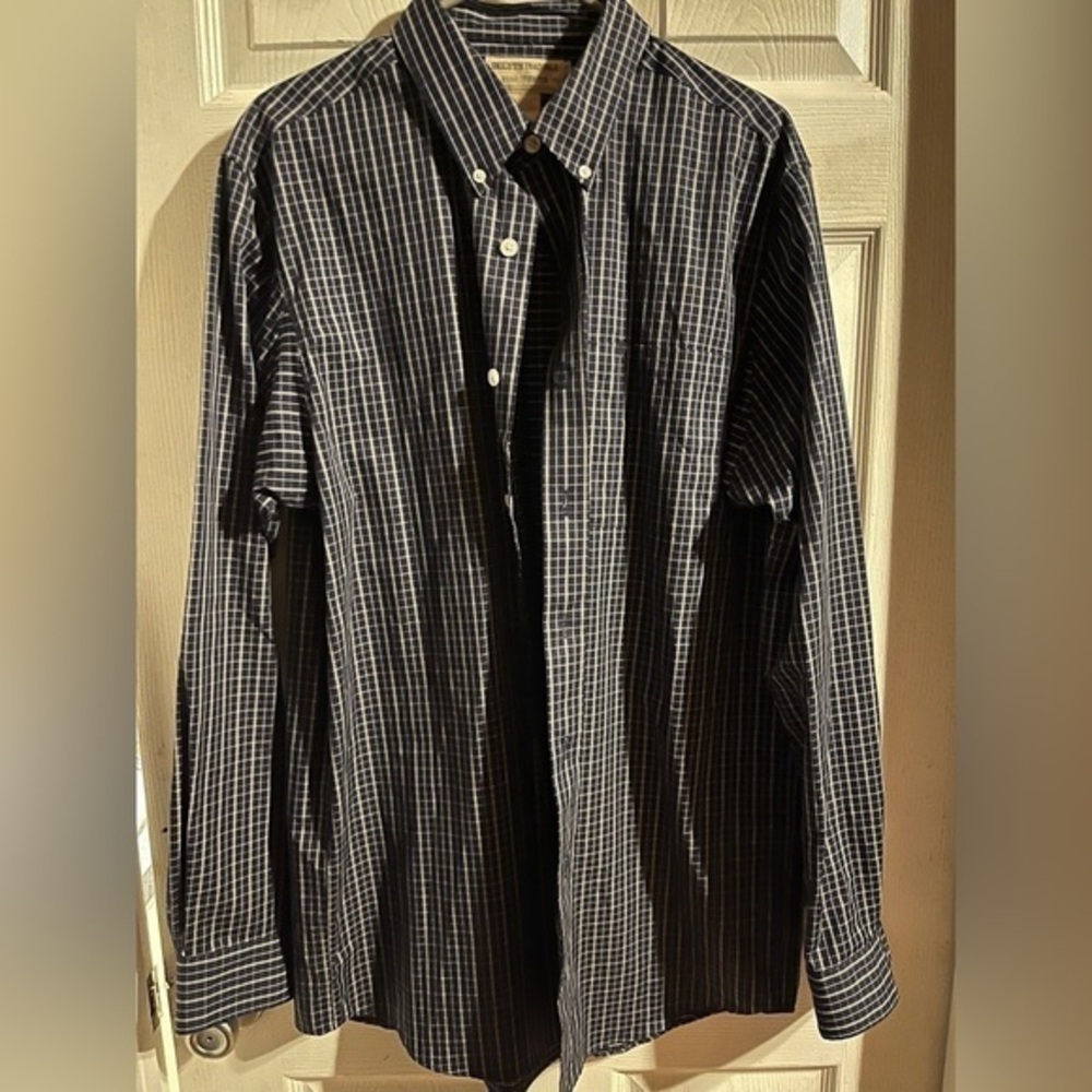 Duluth Trading Co Navy and White Check Button-Down Shirt